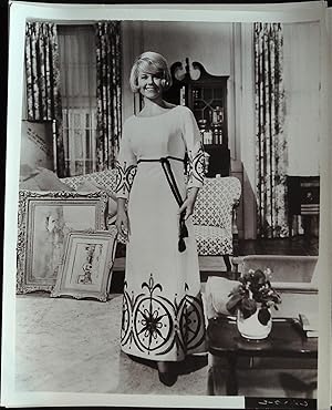 Image du vendeur pour Do Not Disturb 8 x 10 Still 1965 Doris Day! mis en vente par AcornBooksNH