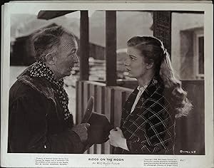 Immagine del venditore per Blood on the Moon 8 X 10 Still 1949 Barbara Bel Geddes & Walter Brennan! venduto da AcornBooksNH