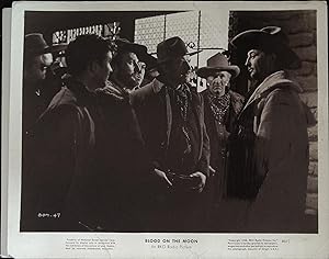 Immagine del venditore per Blood on the Moon 8 X 10 Still 1949 Robert Mitchum & Robert Preston! venduto da AcornBooksNH