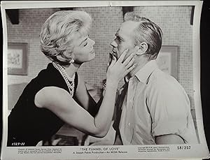 Bild des Verkufers fr The Tunnel of Love 8 x 10 Still 1958 Doris Day & Richard Widmark! zum Verkauf von AcornBooksNH