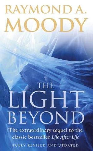 Imagen del vendedor de The Light Beyond: The extraordinary sequel to the classic Life After Life a la venta por WeBuyBooks