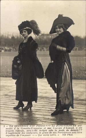 Ansichtskarte / Postkarte Zwei Damen in Hosenröcken