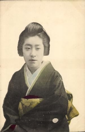 Ansichtskarte / Postkarte Japan, Junge Frau in japanischer Tracht, Portrait, Kimono