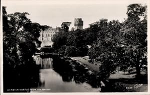 Ansichtskarte / Postkarte Warwick Warwickshire England, Warwick Castle von der Brücke aus