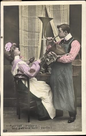 Ansichtskarte / Postkarte Mann bläst das Horn, Dienstmädchen