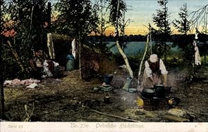 Ansichtskarte / Postkarte Polnische Flüchtlinge, Kochstelle unter freiem Himmel im Wald, I. WK