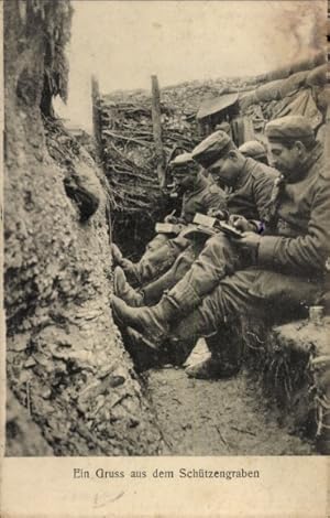 Ansichtskarte / Postkarte Deutsche Soldaten in Uniformen im Schützengraben schreiben Briefe