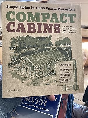 Bild des Verkufers fr Compact Cabins: Simple Living in 1000 Square Feet or Less zum Verkauf von A.C. Daniel's Collectable Books