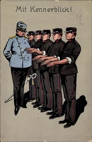 Ansichtskarte / Postkarte Mit Kennerblick, Offizier begutachtet die Hände von Soldaten