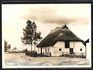 Bild des Verkufers fr Ansichtskarte Trassenheide /Usedom, Blick auf ein kleines Haus zum Verkauf von Bartko-Reher