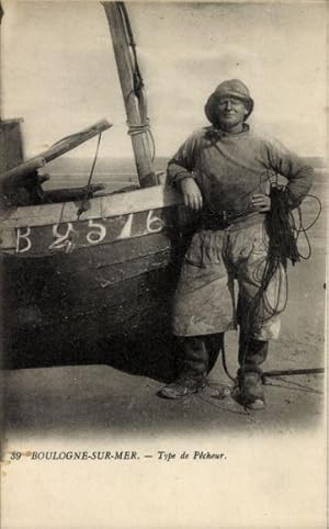 Ansichtskarte / Postkarte Boulogne sur Mer Pas de Calais, Fischer neben einem Boot