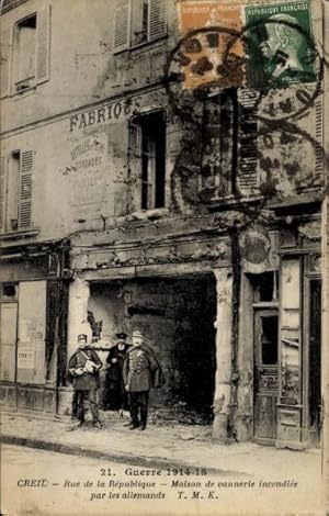 Image du vendeur pour Ansichtskarte / Postkarte Creil Oise, Rue de la Republique, Maison de vannerie incendiee par les allemands, 1. Weltkrieg mis en vente par akpool GmbH