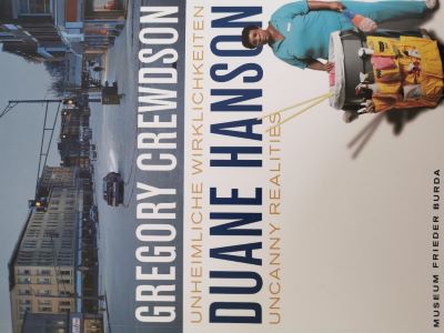 Seller image for Duane Hanson. Gregory Crewdson - Unheimliche Wirklichkeiten. Duane Hanson. Gregory Crewdson - Uncanny Realities for sale by Gabis Bcherlager