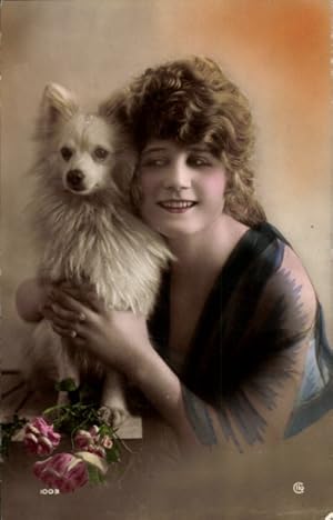 Ansichtskarte / Postkarte Junge Frau mit ihrem Hund, Spitz, Rosen