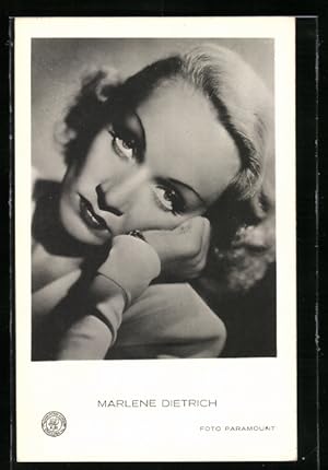 Ansichtskarte Schauspielerin Marlene Dietrich mit dunklen Lippen und strengem Blick