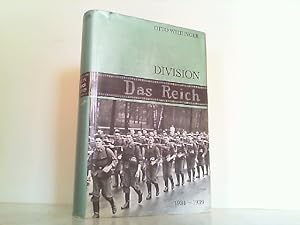 Imagen del vendedor de Division Das Reich. Der Weg der 2. SS-Panzer-Division "Das Reich". Die Geschichte der Stammdivision der Waffen-SS. Band I: 1934-1939. a la venta por Antiquariat Ehbrecht - Preis inkl. MwSt.