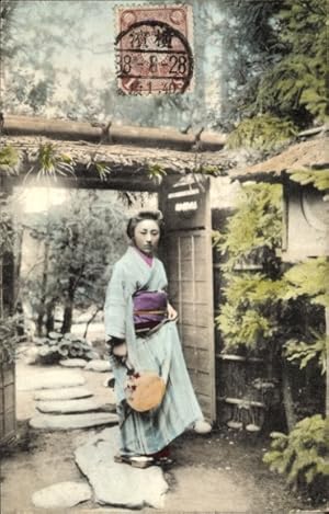 Ansichtskarte / Postkarte Japan, Frau in japanischer Tracht, Fächer, Garten