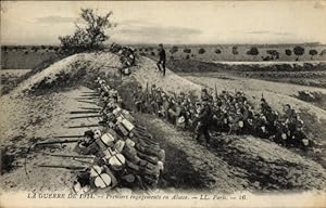 Ansichtskarte / Postkarte Schlachtfeld im Elsass 1914, französische Soldaten, erste Kämpfe
