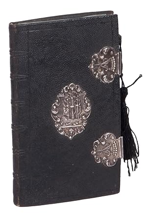 Immagine del venditore per [Blank 18th-century VOC notebook].[Amsterdam?, second half of the 18th century (before 1785)]. Small 8vo (13.5 x 8 cm). Blind-tooled black imitation shark skin with a silver centrerpiece of an East Indiaman on both sides, silver anchor plates (2 on each board) with the monogram of the Rotterdam chamber of the VOC, each with a silver eye extending over the fore-edge, with a silver stylus (with a black string tassel) used to fasten the book through the eyes. Further with a pocket mounted on the back pastedown lined with Dutch gilt paper (also known as brocade paper) and blueish-green silk, marbled endpapers, gilt edges venduto da Antiquariaat FORUM BV