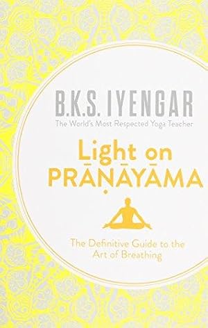 Immagine del venditore per Light on Pranayama: The Definitive Guide to the Art of Breathing venduto da WeBuyBooks 2