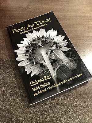 Bild des Verkufers fr Family Art Therapy (Routledge Series on Family Therapy and Counseling) zum Verkauf von Big Star Books