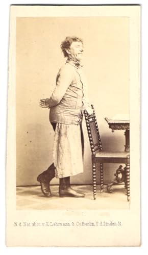 Bild des Verkufers fr Fotografie H. Lehmann, Co., Berlin, Portrait Johann Nepomuk Nestroy, ster. Schauspieler und Opernsnger zum Verkauf von Bartko-Reher