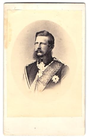 Fotografie unbekannter Fotograf und Ort, Portrait deutscher Kaiser Friedrich Wilhelm III. in Unif...