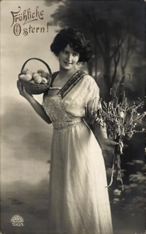 Ansichtskarte / Postkarte Glückwunsch Ostern, Frau mit Eiern in einem Korb - RKL 5143 5
