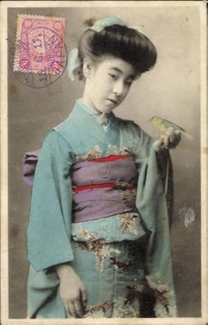 Ansichtskarte / Postkarte Japan, Frau in japanischer Tracht, Kleiner Vogel