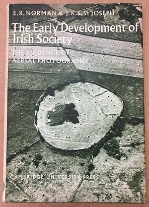 Bild des Verkufers fr The Early Development of Irish Society. The Evidence of Aerial Photography. zum Verkauf von Plurabelle Books Ltd