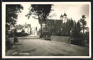 Ansichtskarte Pföring a. Donau, Strassenpartie mit Kirche