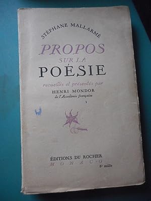 Bild des Verkufers fr Propos sur la poesie receuillis et presentes par Henri Mondor zum Verkauf von Frederic Delbos