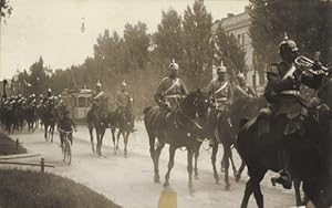 Image du vendeur pour Foto Ansichtskarte / Postkarte Deutsche Soldaten in Uniformen, Reiter, Pickelhauben mis en vente par akpool GmbH