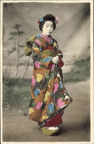 Ansichtskarte / Postkarte Japan, Frau in japanischer Tracht, Standportrait, Kimono