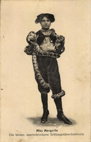 Ansichtskarte / Postkarte Miss Marguerite, Schlangenbeschwörerin