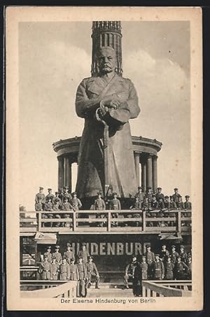 Ansichtskarte Berlin, Gruppenbild Soldaten am Eisernen Hindenburg vor der Siegessäule, Kriegsnage...