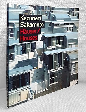 Bild des Verkufers fr Kazunari Sakamoto. Huser / Houses [Begleitpublikation zur Ausstellung 'Kazunari Sakamoto, Huser - Poetik im Alltglichen' im Architekturmuseum der TU Mnchen in der Pinakothek der Moderne, 21. 10. 2004 - 9. 1. 2005] zum Verkauf von Versand-Antiquariat Dr. Gregor Gumpert