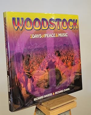 Immagine del venditore per Woodstock Chronicles : 3 Days of Peace & Music venduto da Henniker Book Farm and Gifts