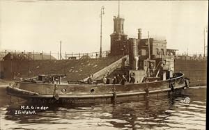 Foto Ansichtskarte / Postkarte Deutsches Kriegsschiff, MA 4 in der I. Einfahrt, Schleuse
