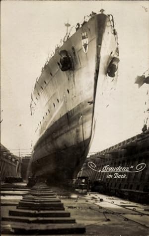 Foto Ansichtskarte / Postkarte Deutsches Kriegsschiff, Graudenz im Dock