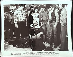 Immagine del venditore per King of the Cowboys 8 x 10 Still 1943 Roy Rogers, Peggy Moran, Smiley Burnette! venduto da AcornBooksNH