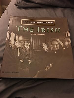 Bild des Verkufers fr The Irish: A Photohistory, 1840-1940 zum Verkauf von Bristlecone Books  RMABA