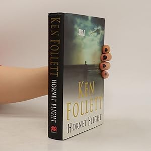Bild des Verkufers fr Hornet Flight zum Verkauf von Bookbot