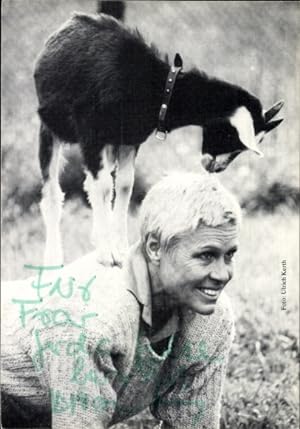 Bild des Verkufers fr Ansichtskarte / Postkarte Schauspielerin Barbara Rtting, Portrait mit Ziege, Autogramm, Mein Neues Kochbuch zum Verkauf von akpool GmbH
