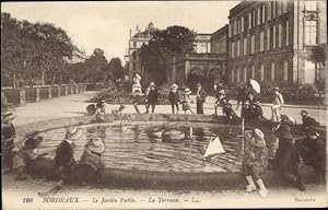Ansichtskarte / Postkarte Bordeaux Gironde, Öffentlicher Garten, Terrasse, Kinder mit Spielzeugbo...
