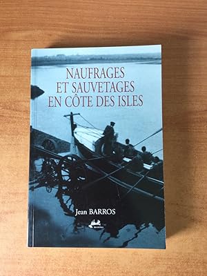 Image du vendeur pour NAUFRAGES ET SAUVETAGES EN COTE DES ISLES la station de sauvetage et le phare de Carteret, les smaphores de Carteret et portbail mis en vente par KEMOLA