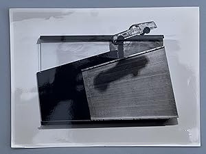 FABIO MAURI "La macchina" - 1990. 10x100 (acciaio, ferro, rame, vetro) [fotografia]