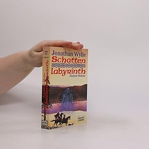 Bild des Verkufers fr Schatten-Labyrinth zum Verkauf von Bookbot