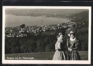 Ansichtskarte Bregenz am Bodensee, Stadtansicht von der Fluherstrasse, Bregenzerinnen in Tracht