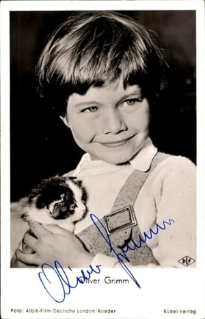 Ansichtskarte / Postkarte Schauspieler Oliver Grimm in Frühlingslied, Portrait mit Katzenbaby auf...